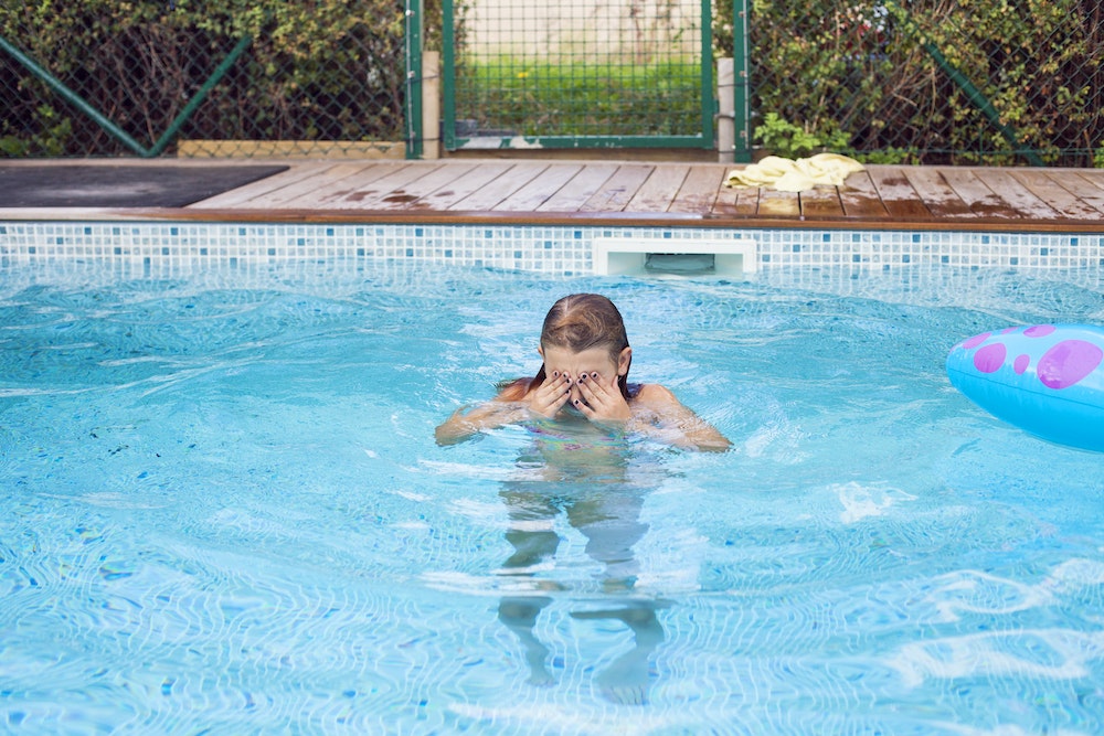 Volet protection piscine : un élément essentiel pour la sécurité et le confort de votre bassin